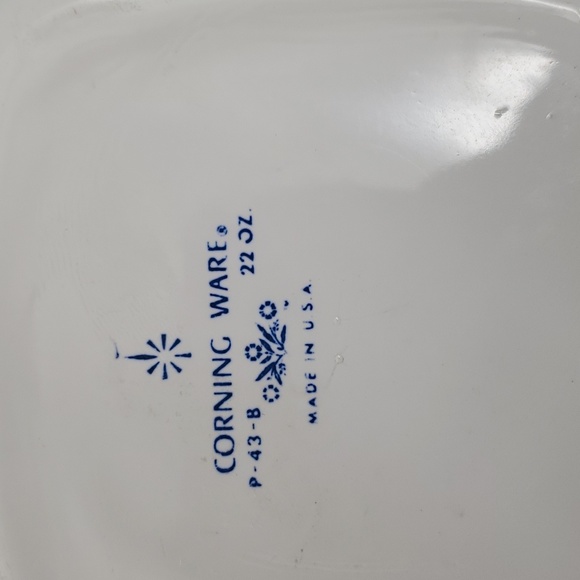 Corning Ware Casserole Dish with Plastic Lid. 22 oz. - Picture 3 of 5